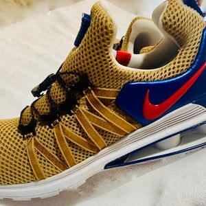 Brand new Nike Shox Gravity "World Cup' Gold Stars Mens 9